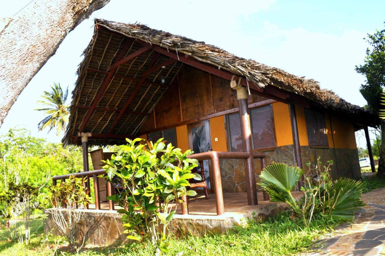 Shimba Hills Green Safari Lodge Kwale Exteriör bild