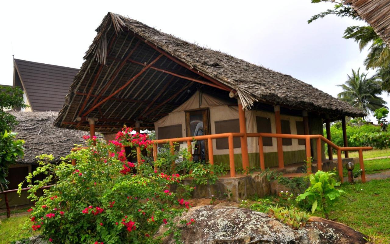 Shimba Hills Green Safari Lodge Kwale Exteriör bild